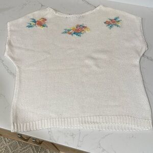 Pretty knit with pastel flowers